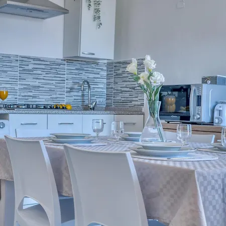 Izzhome Cozy Sunflowers Tatil Evi