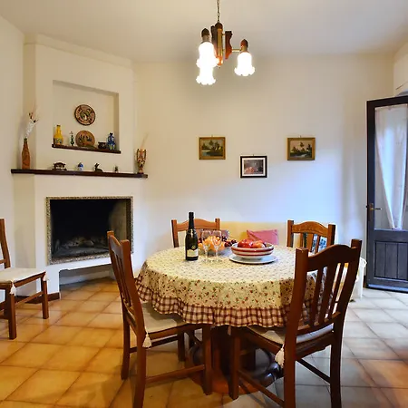 Izzhome Cozy Sunflowers Holiday home Pula
